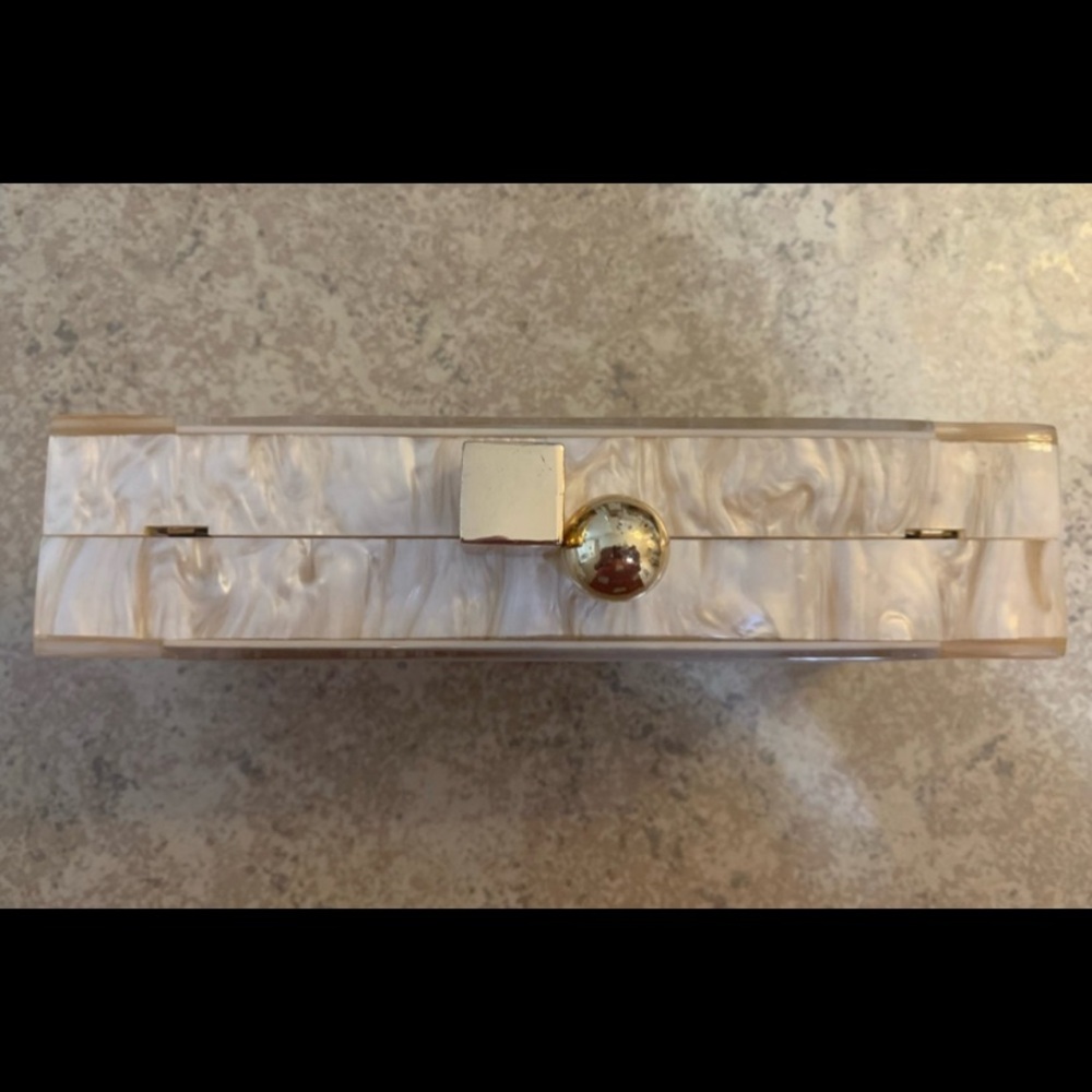 Menurra Acrylic Box Clutch Champagne Cream w/ Glossy Marble Handbag w/Gold Chain - Picture 4 of 12